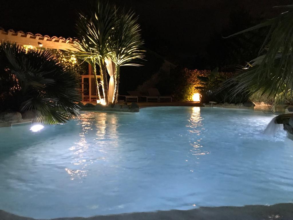 Chambre D'Hotes "Le Village" Villenouvelle Exteriér fotografie